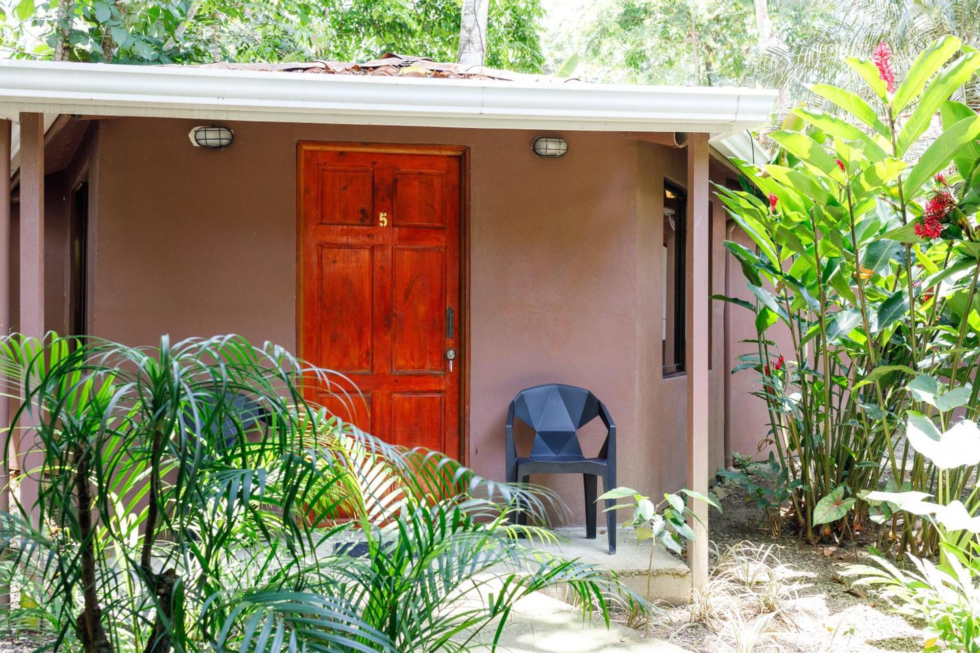 Hotel Bambutel Cocles Puerto Viejo de Talamanca Exterior foto