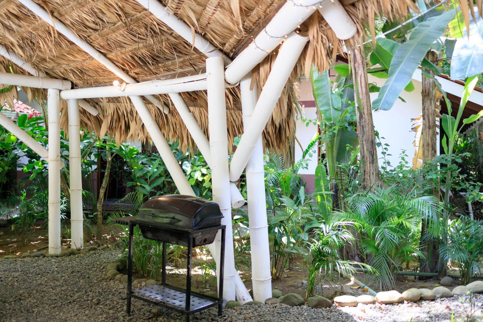 Hotel Bambutel Cocles Puerto Viejo de Talamanca Exterior foto